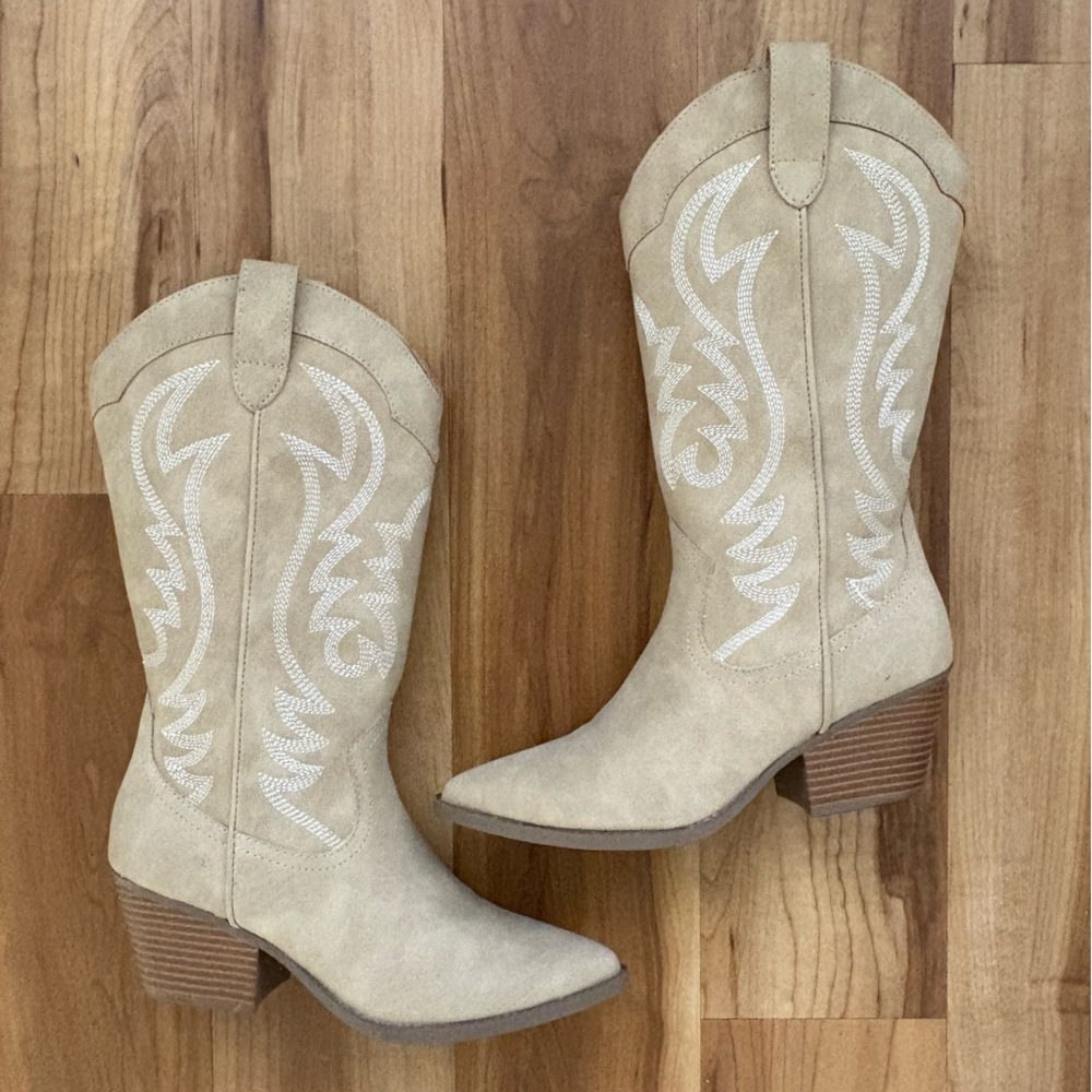 Elegant Tan Western Boots
